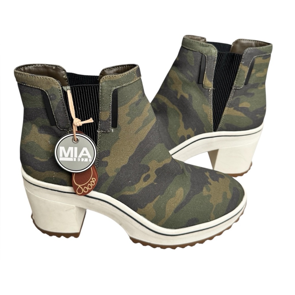 Mia Zelia Platform Green Camo Bootie Sz 8.5